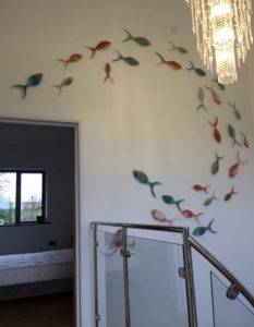 Glass wall decoration of multicoloured fish